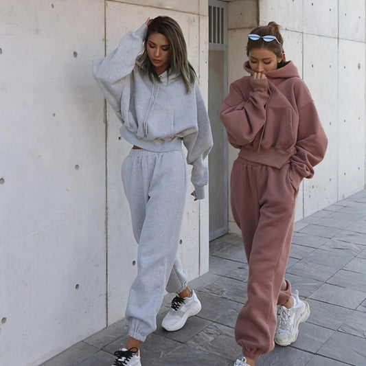 Damen Modischer Hoodie mit lässigem Schnitt und praktischer Kängurutasche Stalluxe