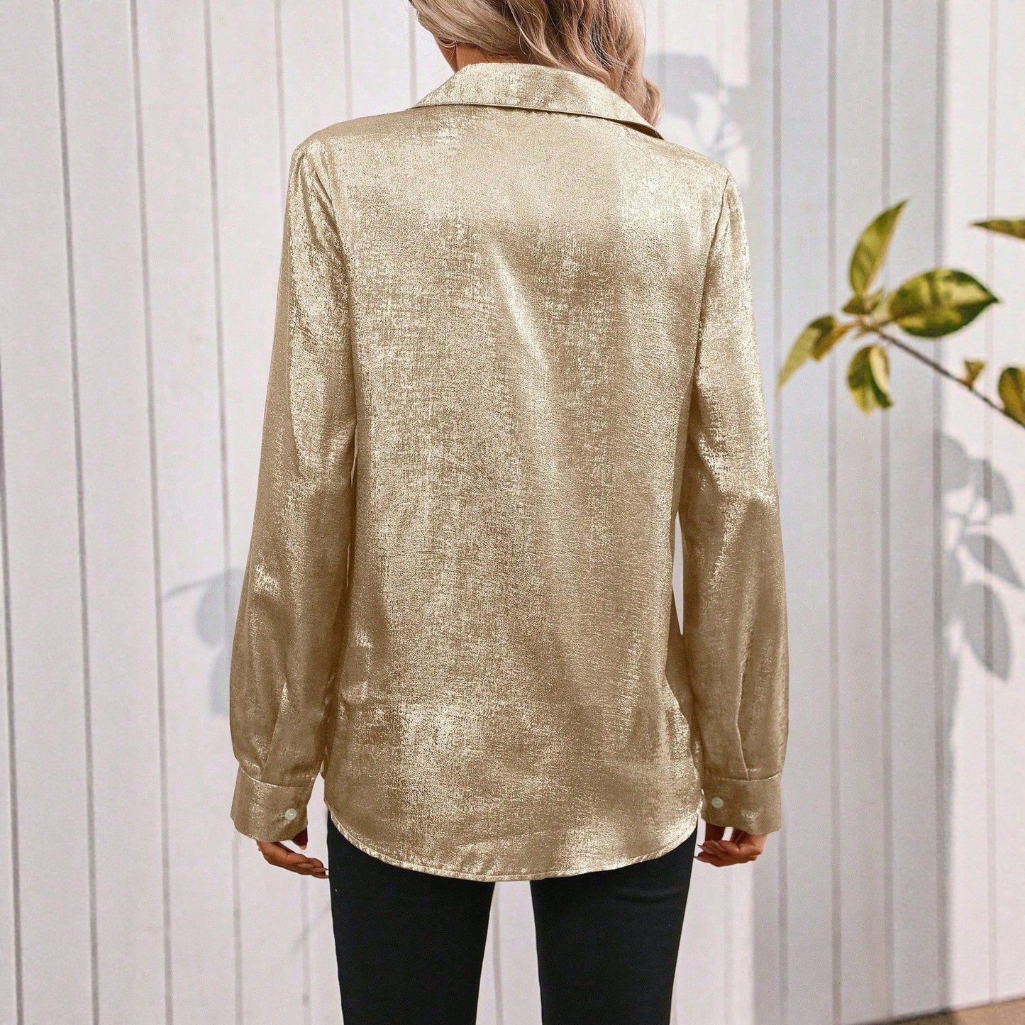 Damen Glänzende Oversized-Bluse mit knöpfbarem Kragen Stalluxe