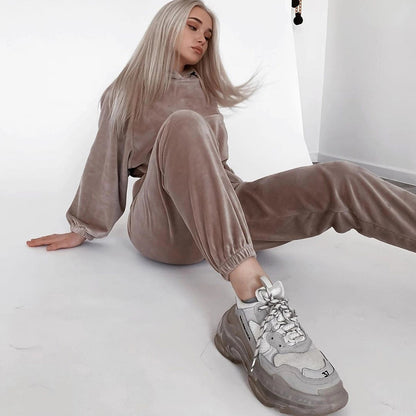 Damen lässiges Velours-Lounge-Set mit cropped Hoodie und bequemen Hosen Stalluxe