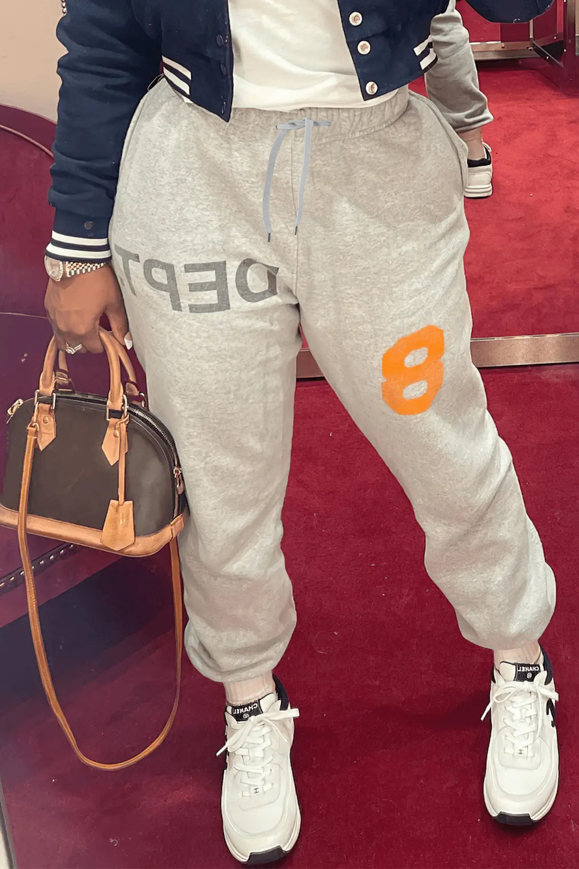 Damen Bequeme Sportpants mit moderner Grafik und elastischem Bund Stalluxe
