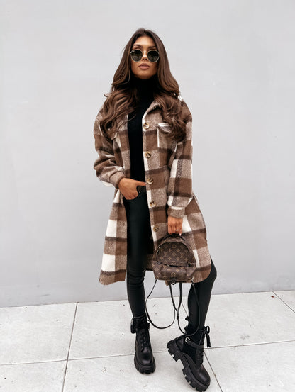 Damen Modischer Karomantel mit Knopfdetails Stalluxe