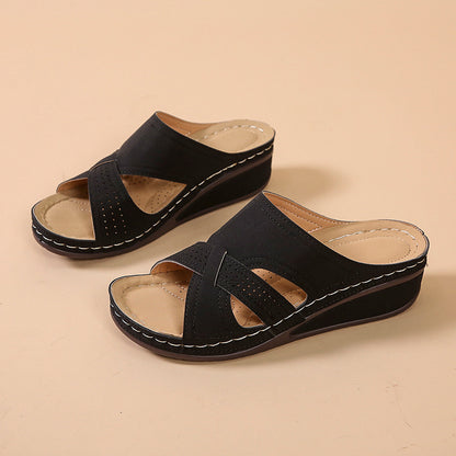 Damen Komfortable Wedge-Pantoletten mit perforierten Details und rutschfester Sohle Stalluxe