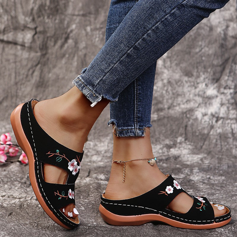 Damen bequeme Pantoletten mit floralem Stickdesign und anatomischer Fußbettung Stalluxe