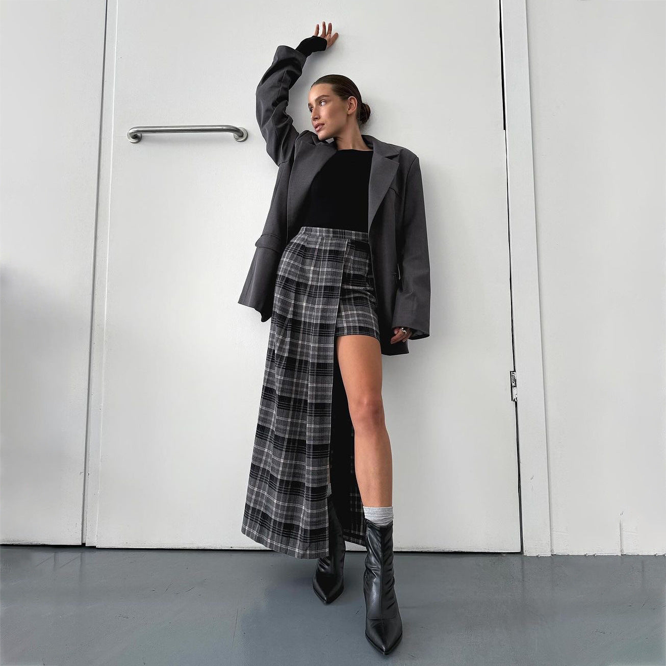 Damen Blazer-Rock-Kombination mit asymmetrischem Schnitt und grafischem Karomuster Stalluxe