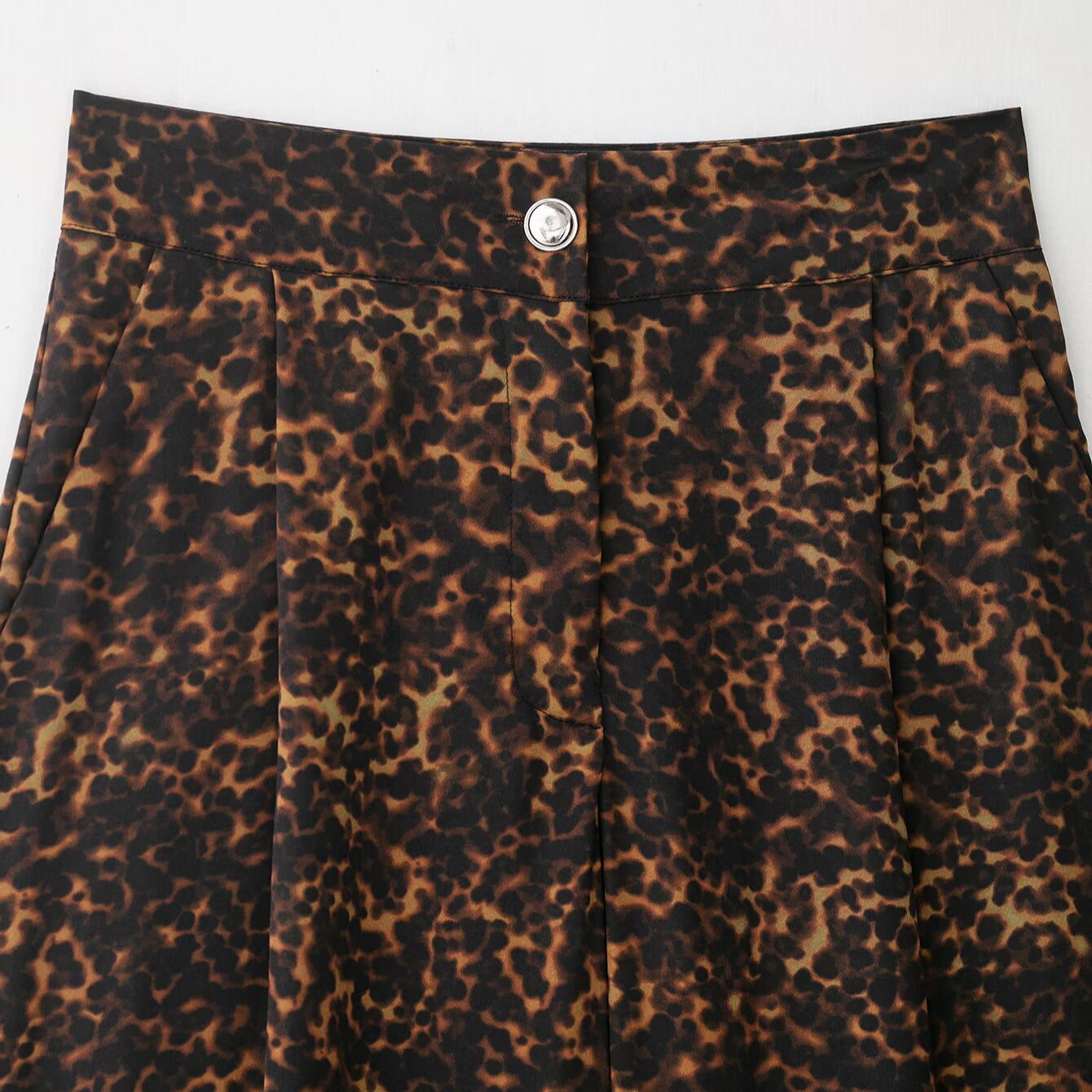 Damen Weit geschnittene Leoprint-Hose mit elastischem Bund und hohen Taschen Stalluxe