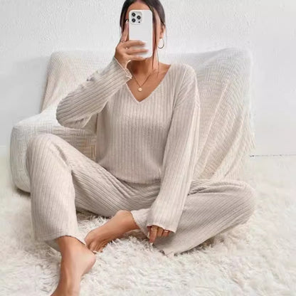 Damen Gemütlicher Strickanzug mit V-Ausschnitt und Rippstruktur Stalluxe