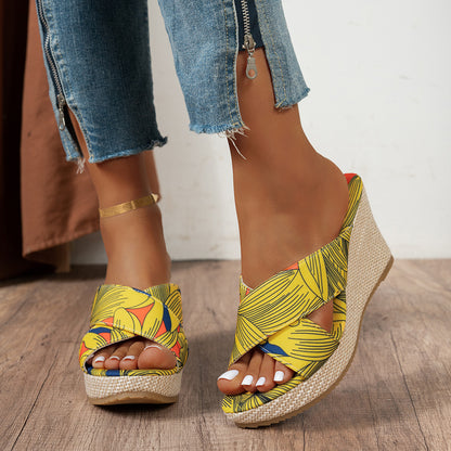 Damen Wedge-Sandalen mit floralem Design und rutschfester Sohle Stalluxe
