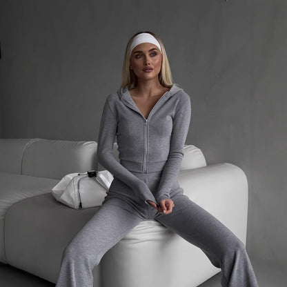 Damen athletisches Ensemble mit enganliegendem Hoodie und bequemen Jogginghose Stalluxe