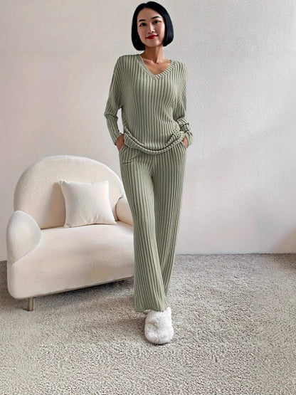 Damen modischer Strickanzug mit V-Ausschnitt und seitlicher Taillierung Stalluxe