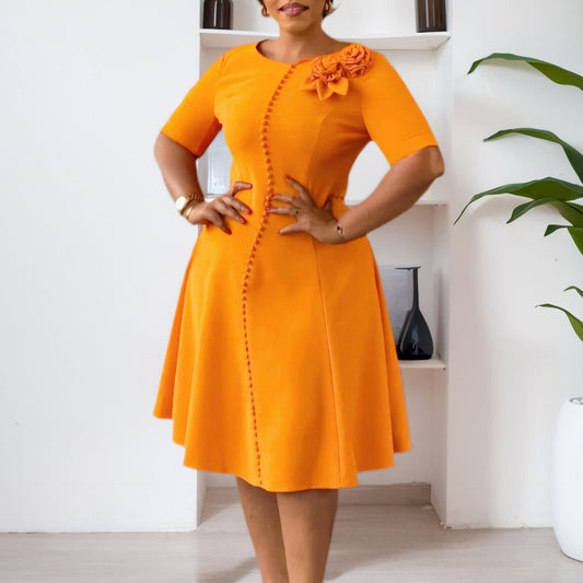 Damen Elegant geschnittenes Kleid mit einem raffinierten Blumen-Detail Stalluxe