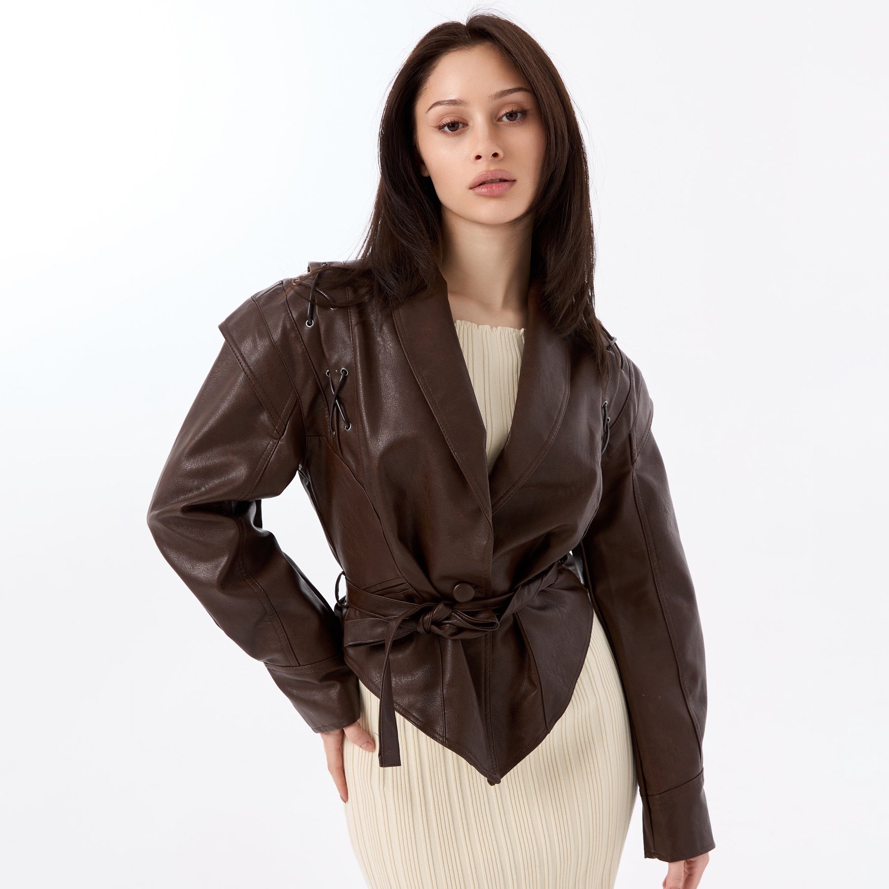 Damen Modischer Lederblazer mit tailliertem Schnitt und einzigartigen Bindegürteln Stalluxe Braun