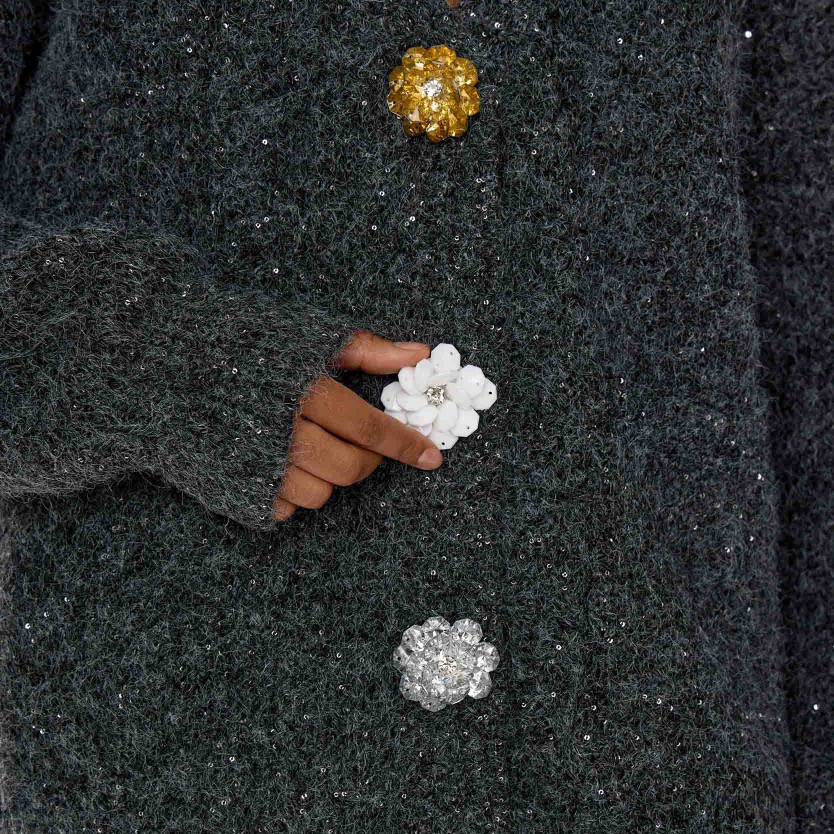 Damen Strickjacke mit auffälligen Knopfdetails und weichem Material Stalluxe