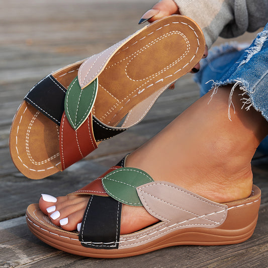 Damen Komfortable Riemensandalen mit modischen Blätterdetails Stalluxe