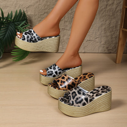 Damen Plateau-Mules mit modischem Leopardenmuster und raffiniertem Riemendesign Stalluxe