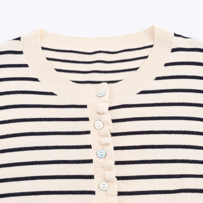 Damen modische gestreifte Strickjacke mit Rüschensaum und Knopfdetails Stalluxe