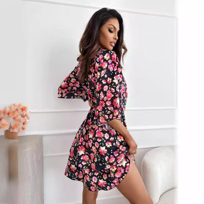 Damen Blumiges Minikleid mit voluminösen Ärmeln Stalluxe