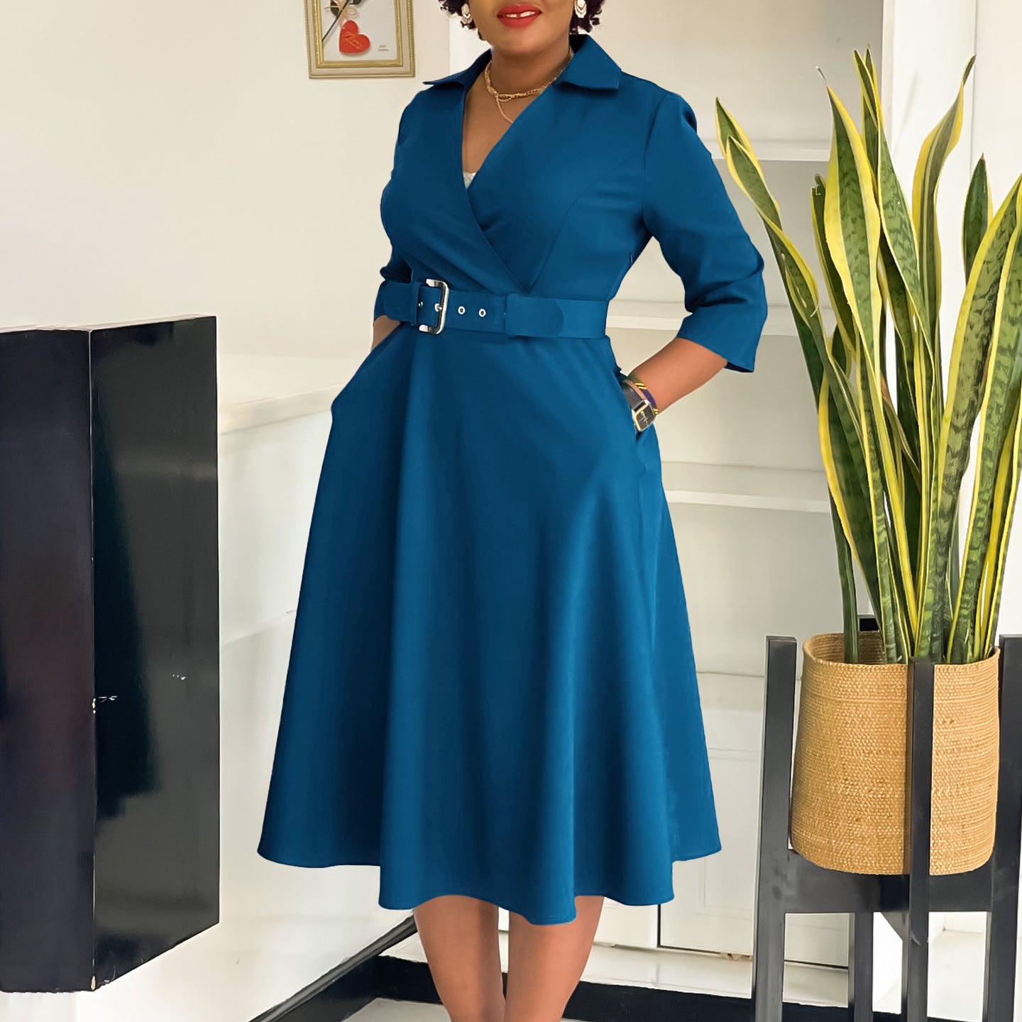 Damen Wickelkleid mit tailliertem Gürtel und schwingendem Rock Stalluxe