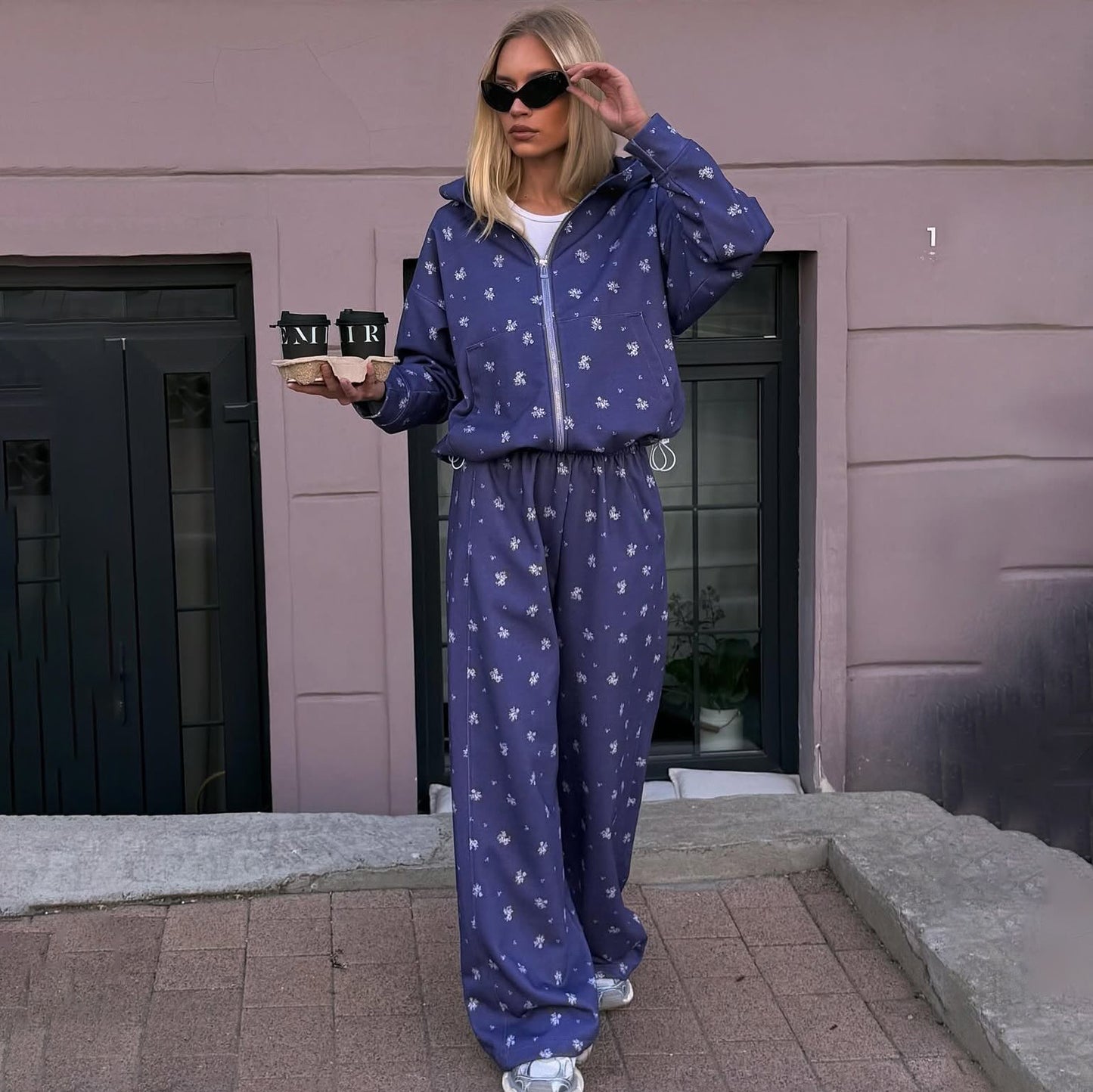 Damen Sportlicher Freizeitanzug mit floralem Muster und hohem Kragen Stalluxe Dunkelblau