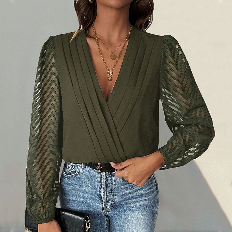 Damen Wickelbluse mit feinen Plissee-Details und transparenten Ärmeln Stalluxe