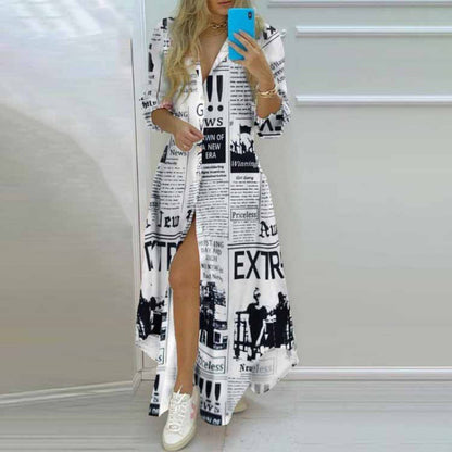 Damen Maxikleid mit angesagtem Zeitungsdruck und praktischem Schlitz Stalluxe
