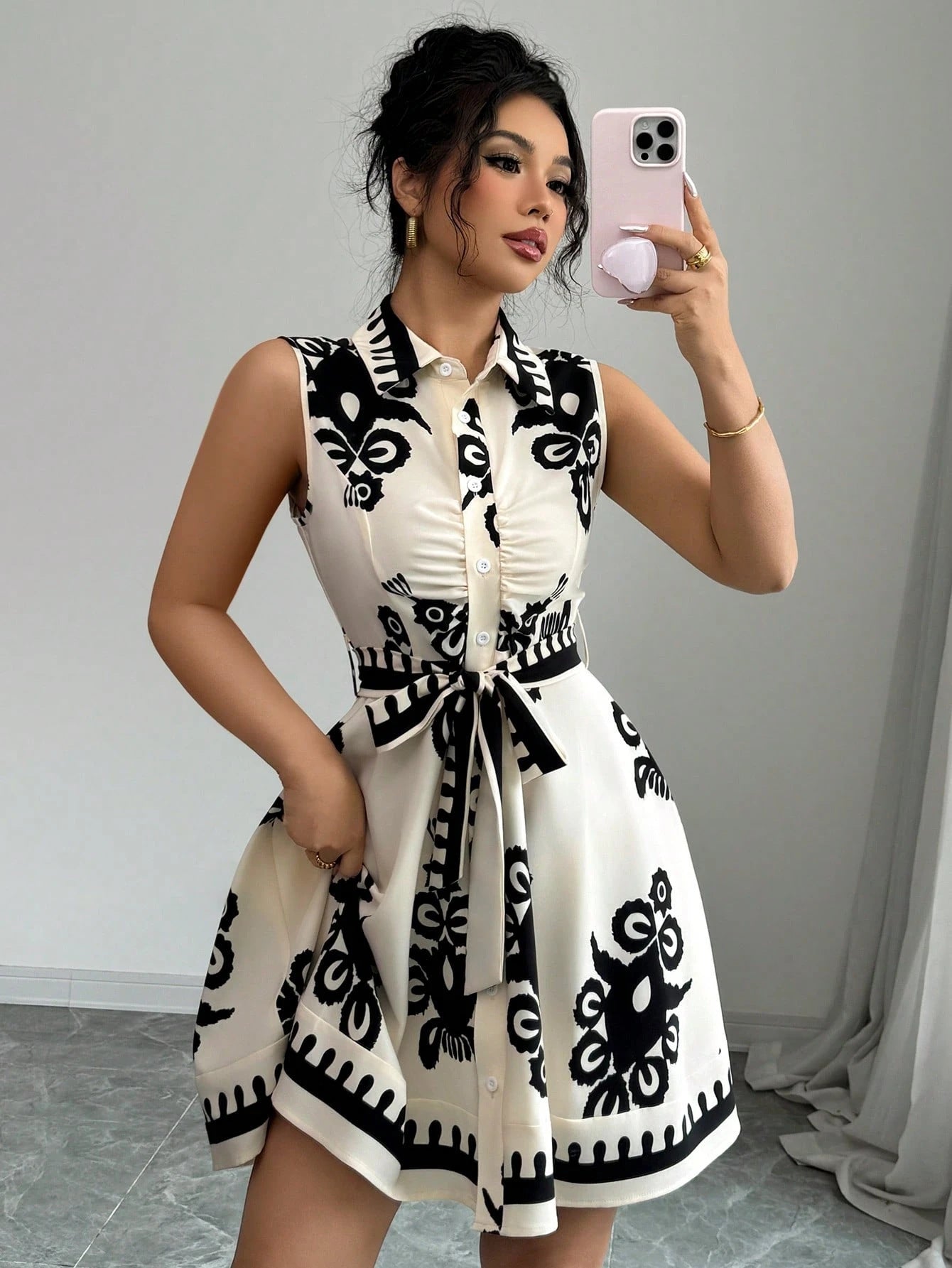 Damen Blusenkleid mit elegantem Taillengürtel und verspieltem Muster Stalluxe