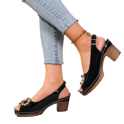 Damen Plateau-Sandalen mit elegantem Riemen und dekorativem Schnallen-Detail Stalluxe