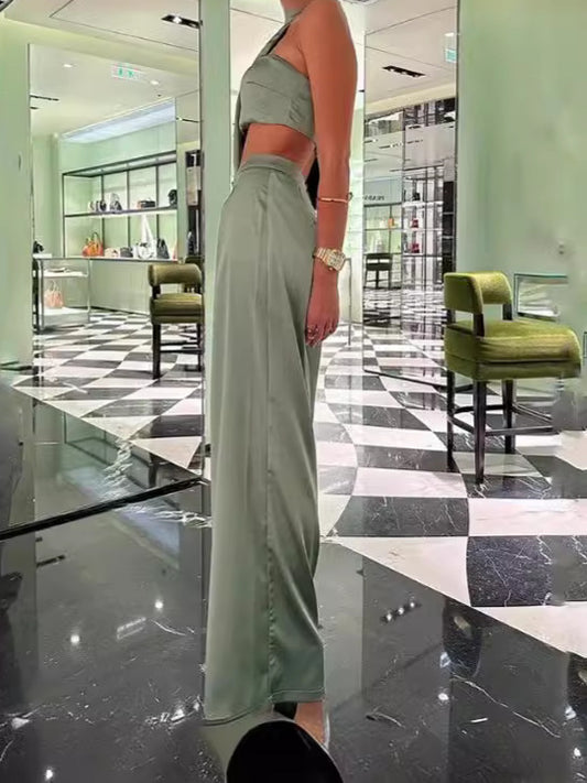 Damen Schickes Zweiteiliges Outfit mit cropped Top und silk Abschluss Stalluxe