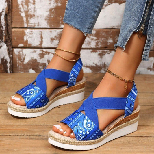 Damen Wedgesandalen mit stilvollem Bandana-Muster und rutschfester Sohle Stalluxe