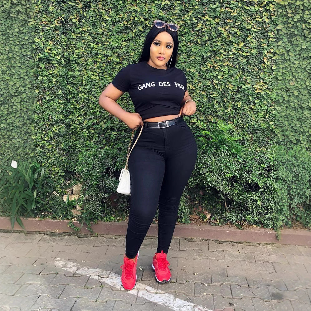 Damen Hochwertiges Crop-Top mit lässigem Schriftzug und figurbetonendem Schnitt Stalluxe