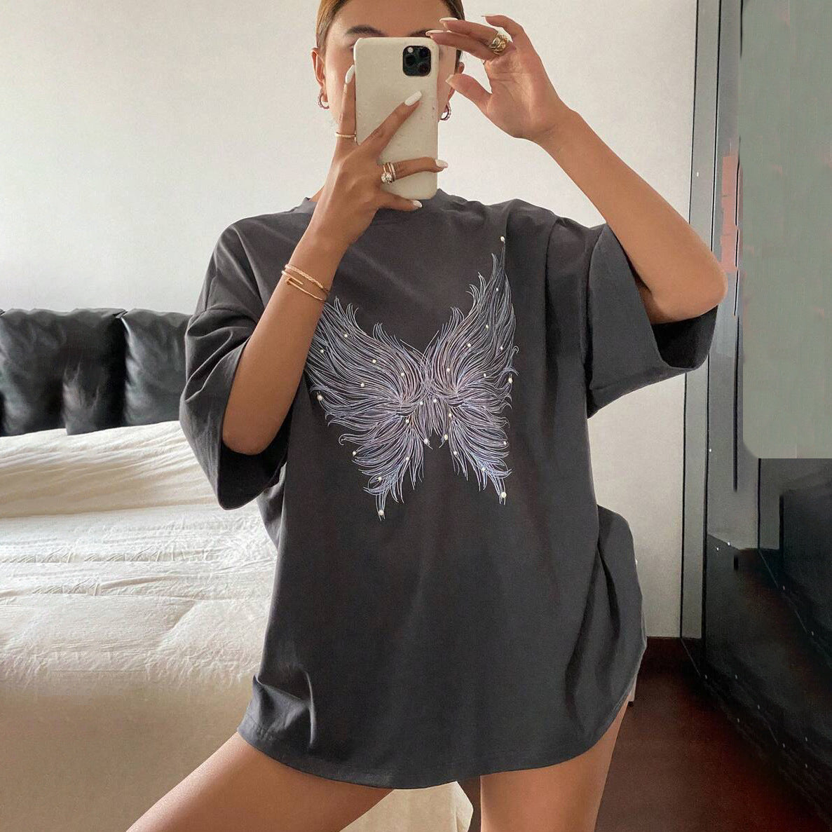 Damen oversized T-Shirt mit kreativem Federmotiv Stalluxe Schwarz