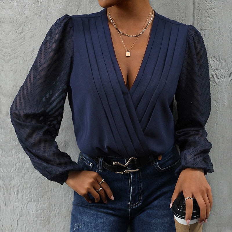 Damen Wickelbluse mit feinen Plissee-Details und transparenten Ärmeln Stalluxe