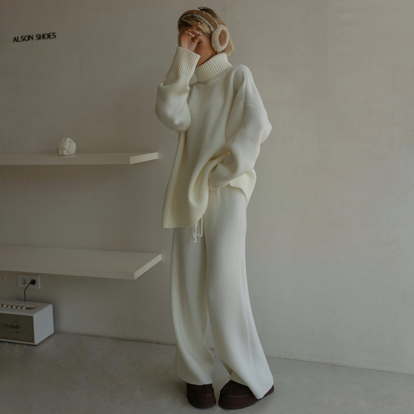 Damen Lässiger Strickanzug mit hoher Kragen und weitem Bein Stalluxe