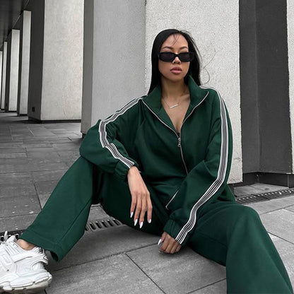 Damen modisches Fleece-Loungewear-Set mit hohem Kragen und praktischen Taschen Stalluxe