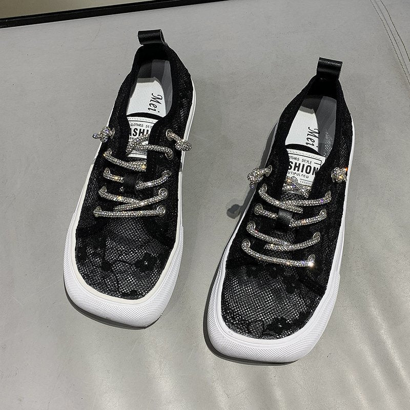 Damen modische Sneakers mit elegantem Spitzenmotiv und glitzernden Schnürsenkeln Stalluxe