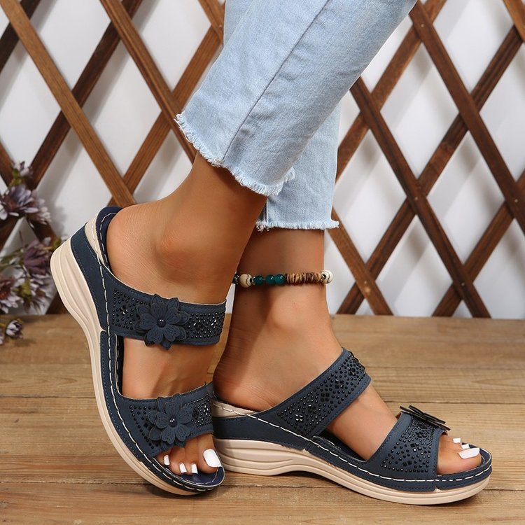 Damen Bequeme Wedgesandalen mit floralem Design und ergonomischer Sohle Stalluxe