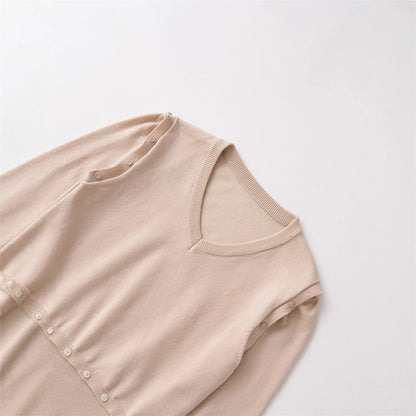 Damen Strickpullover mit V-Ausschnitt und dekorativen Knöpfen Stalluxe