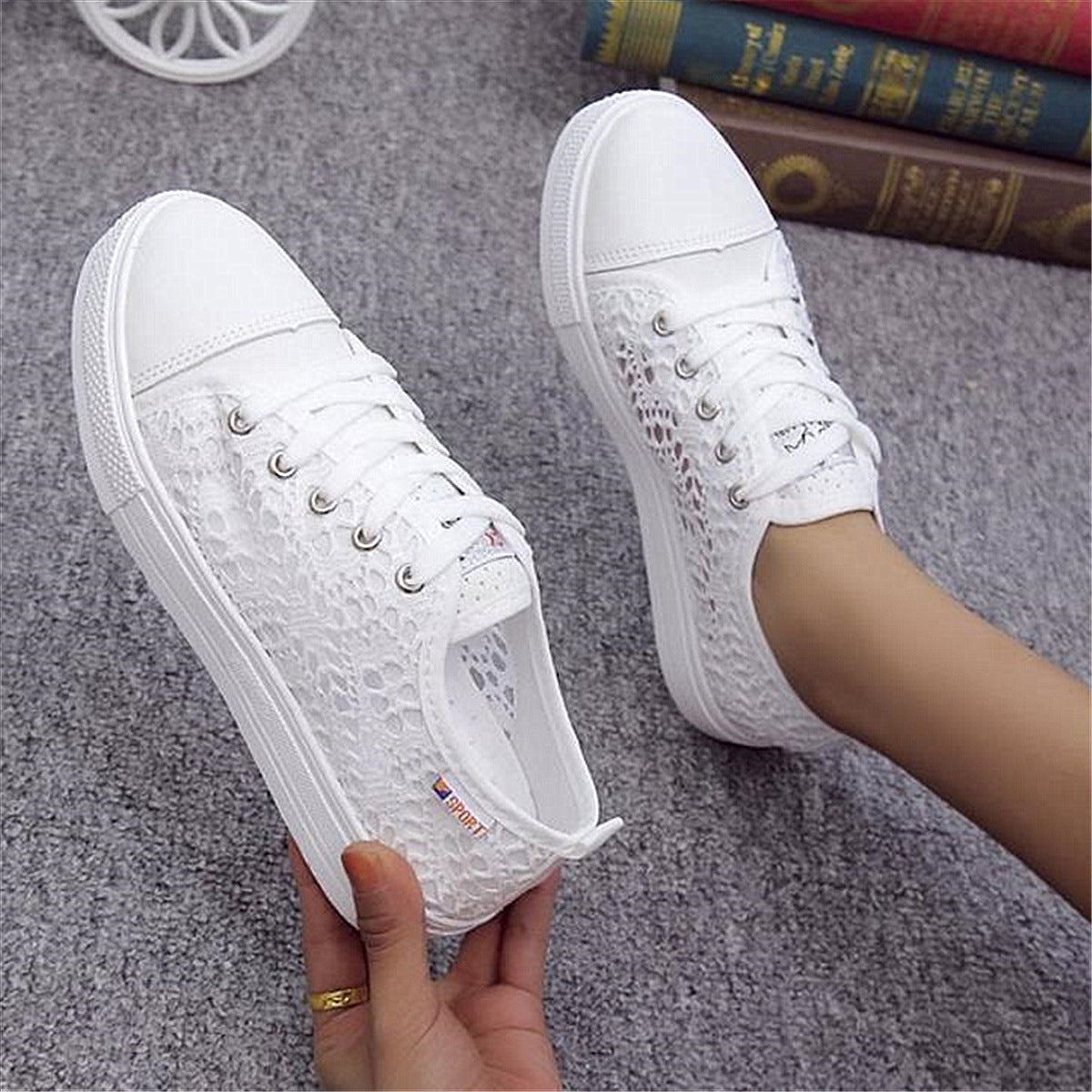 Damen Atmungsaktive Lace-Up Sneakers mit dekorativem Lochmuster Stalluxe