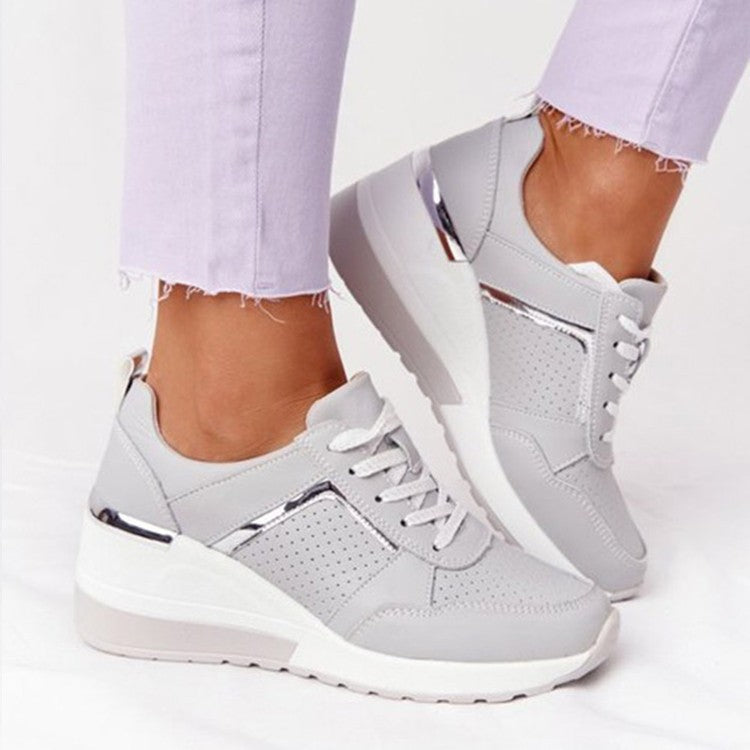 Damen Sportliche Sneakers mit atmungsaktiver Perforation und modischem Metallic-Akzent Stalluxe
