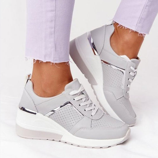 Damen Sportliche Sneakers mit atmungsaktiver Perforation und modischem Metallic-Akzent Stalluxe