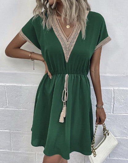 Damen Strandkleid mit dekorativem V-Ausschnitt und verstellbarem Taillenzug Stalluxe
