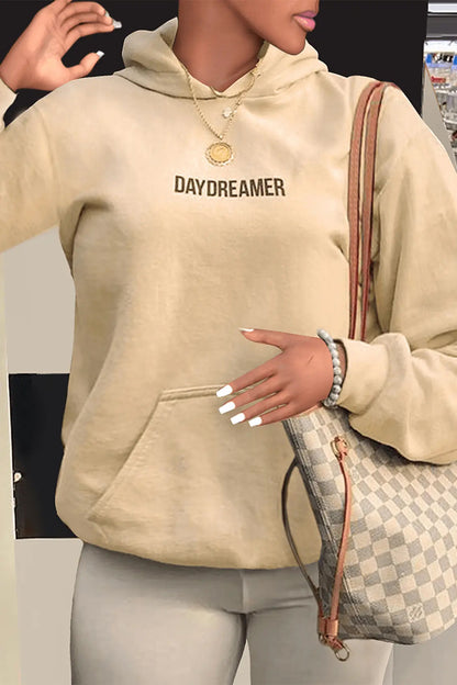 Damen Hoodie mit modernem Schriftzug und praktischer Kängurutasche Stalluxe