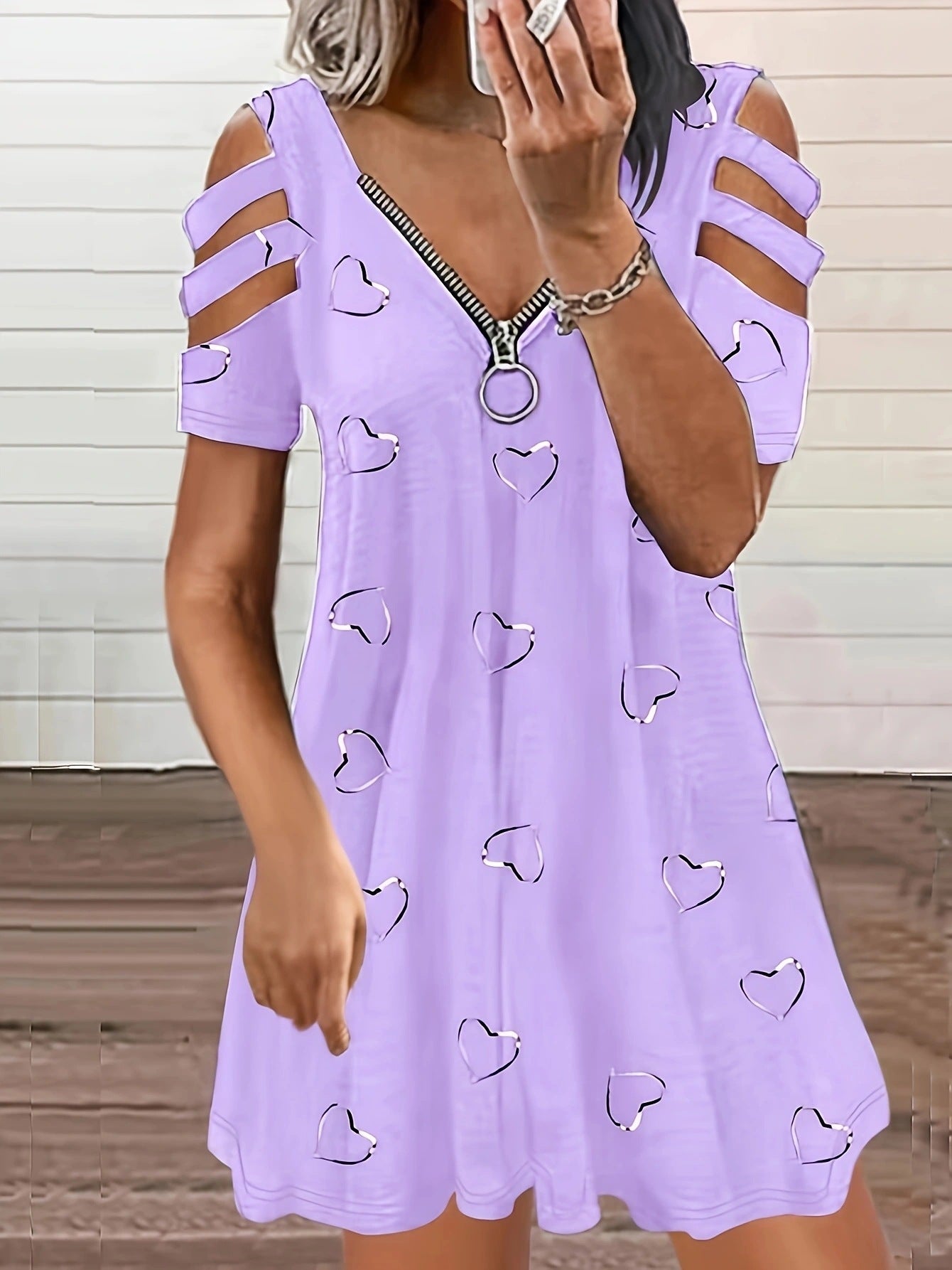 Damen Freizeitkleid mit Cut-Out-Ärmeln und Herzmuster Stalluxe