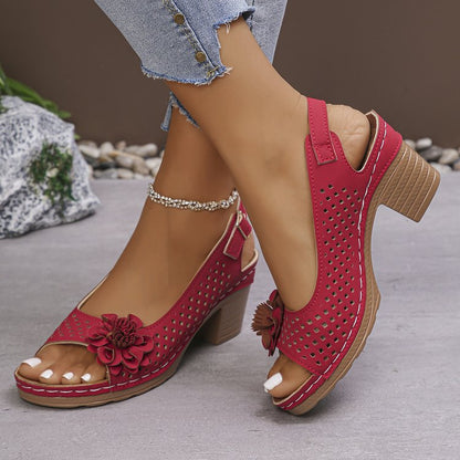 Damen Clogs mit dekorativem Blumendetail und perforierter Oberfläche Stalluxe