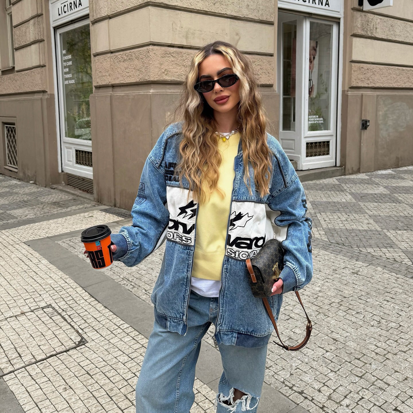 Damen Oversized Denim-Jacke mit kontrastreichen Applikationen und modernem Schnitt Stalluxe