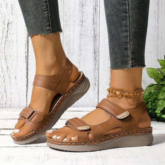 Damen modische Sandalen mit verstellbaren Riemen und gepolstertem Fußbett Stalluxe