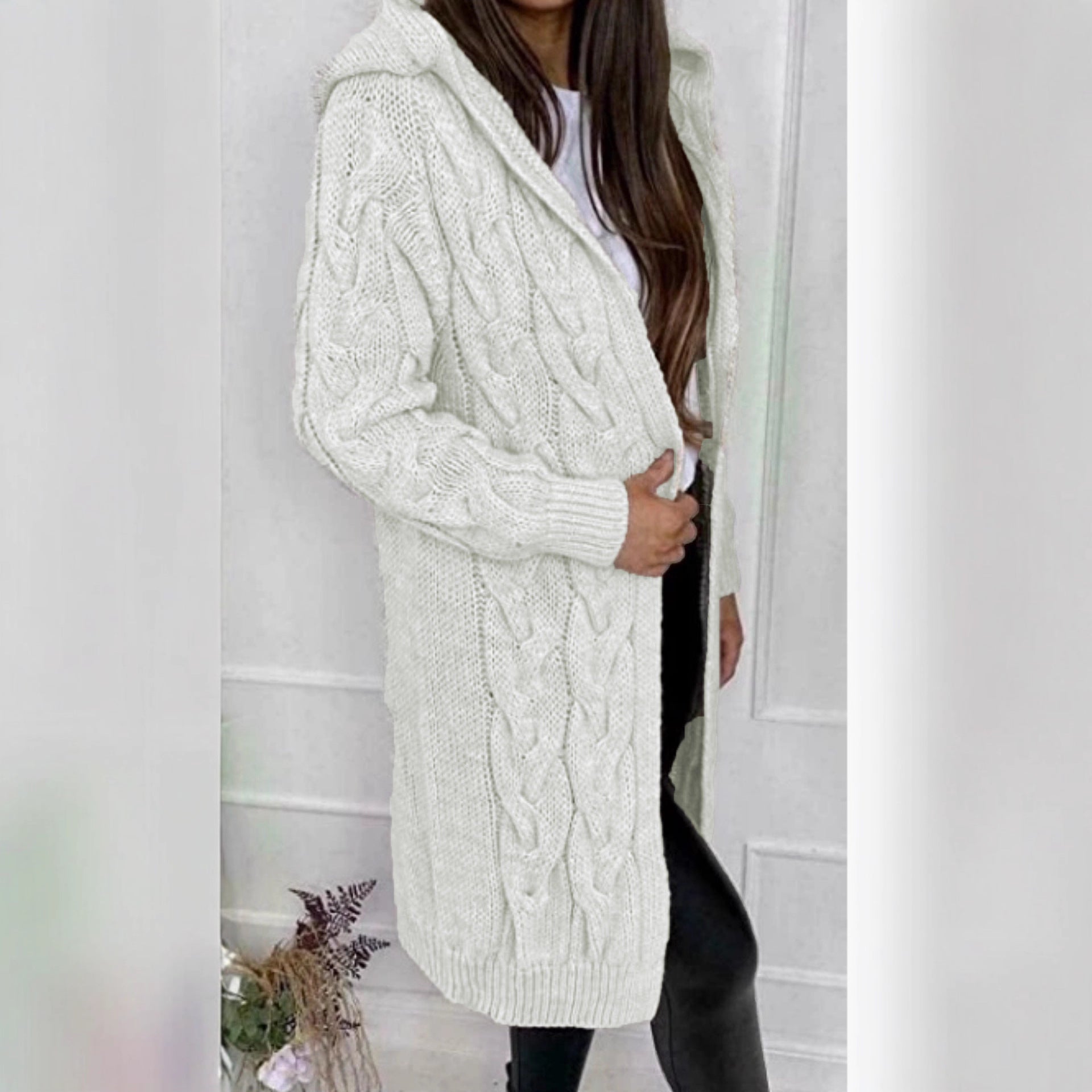 Damen Langer Strickmantel mit strukturiertem Zopfdesign und praktischer Kapuze Stalluxe