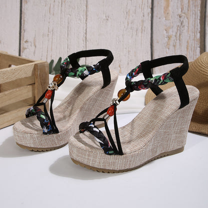 Damen Wedge-Sandaletten mit buntem Dekor und komfortabel gepolsterter Sohle Stalluxe