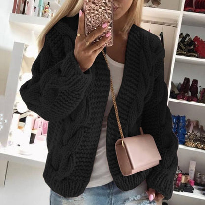 Damen Strickjacke mit auffälligem Zopfdesign und oversized Schnitt Stalluxe