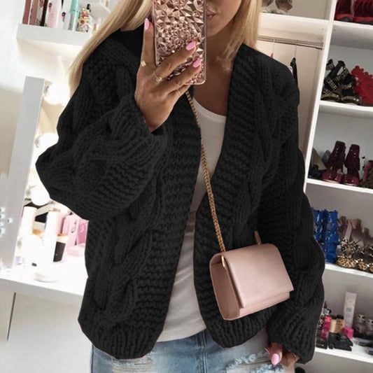 Damen Strickjacke mit auffälligem Zopfdesign und oversized Schnitt Stalluxe