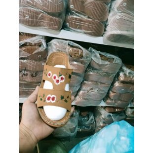Damen Clogs mit floralem Stickdesign und komfortablem Fußbett Stalluxe